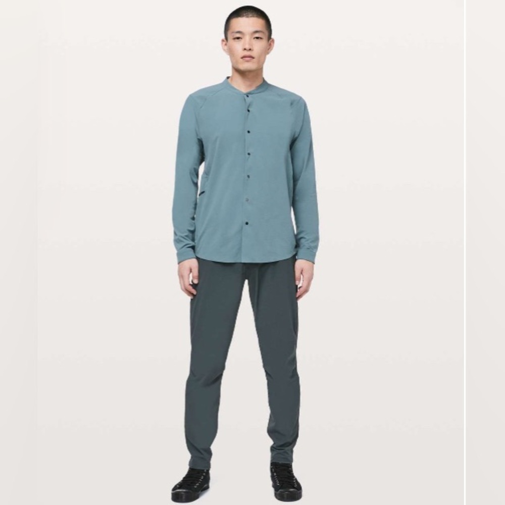 Lululemon Men’s Lab Diffract Snap Down
Mystic Green Size XS